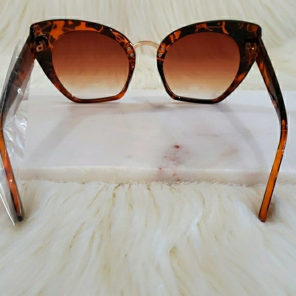 New 🎅 Leopard Cateye Sunglasses with Gold Accent - Picture 5 of 7